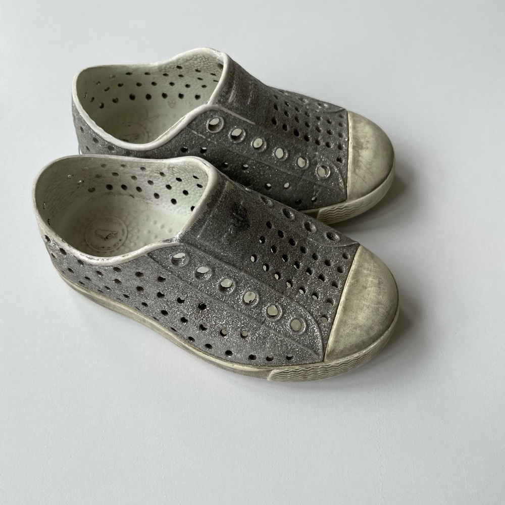 Native Shoes Silver Glitter Jefferson Shoes Size C5
